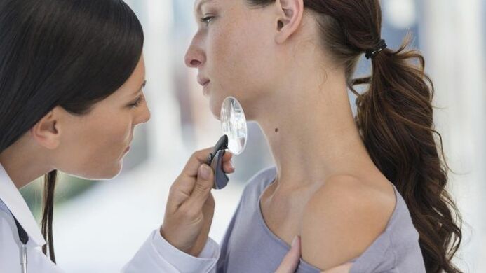 the doctor determines the type of papilloma on the neck